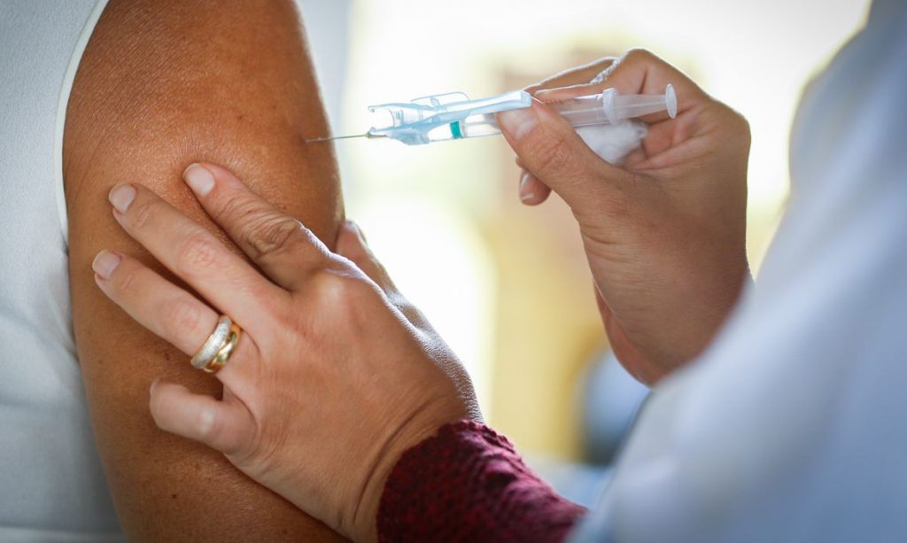 Vacinação contra Covid-19 segue com aplicação de segundas doses nessa quarta-feira