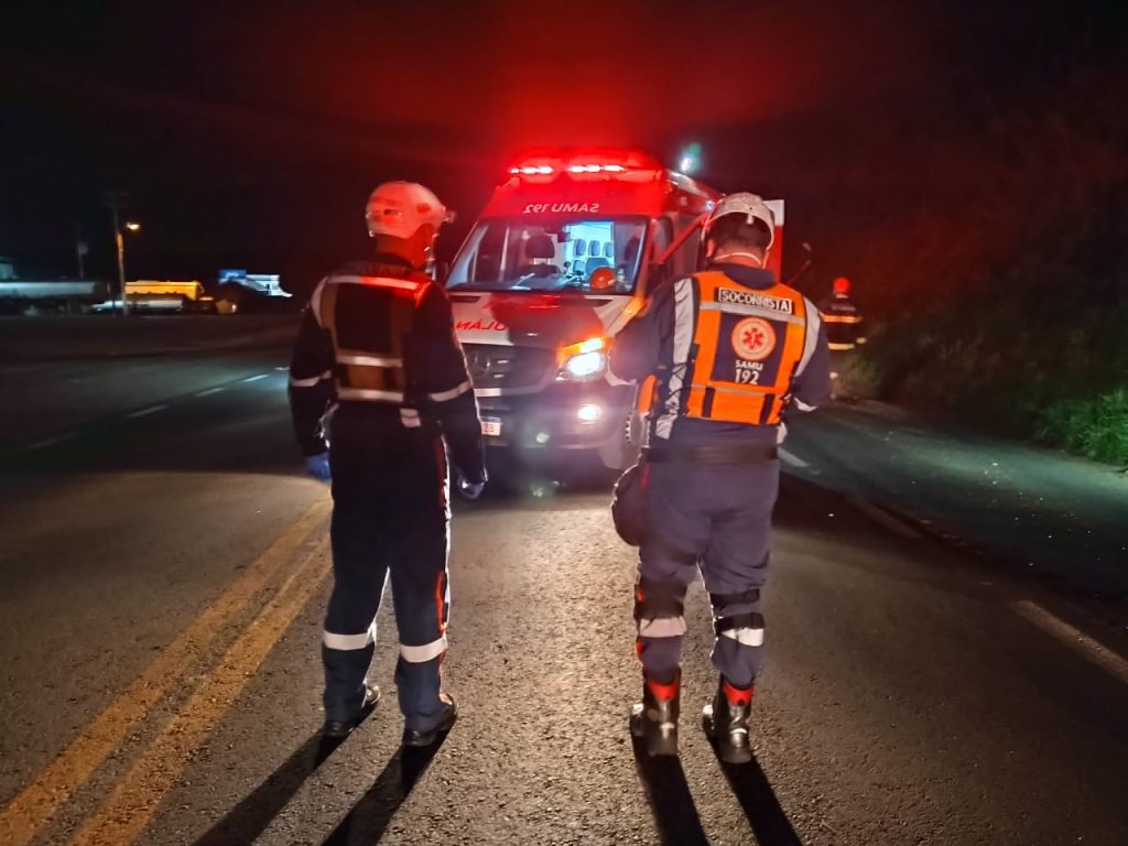 Uma pessoa fica ferida após colisão de carro e carreta na BR-285 em Passo Fundo