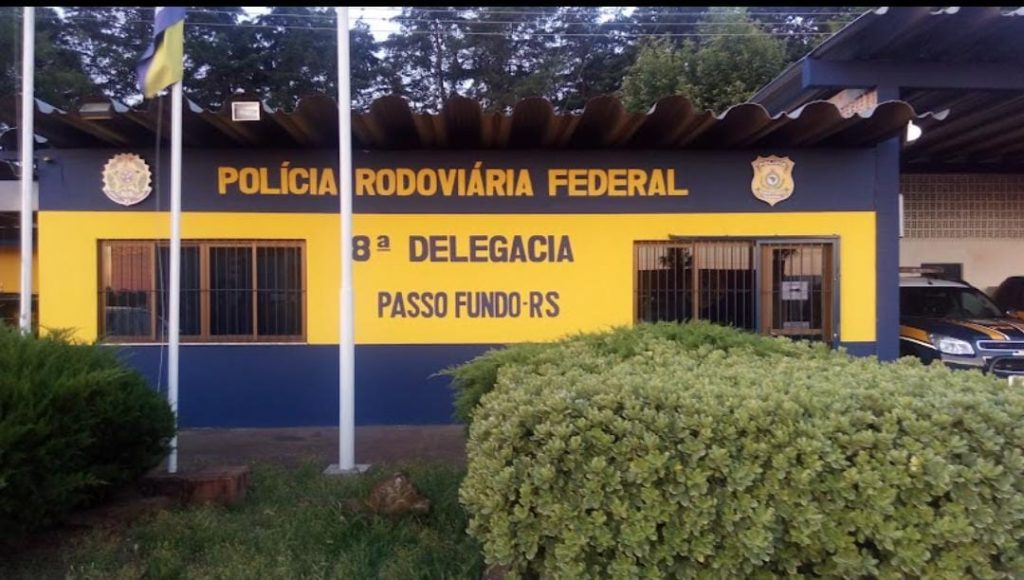 PRF está arrecadando alimentos não perecíveis na campanha Estrada Solidária