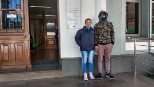 Menina agredida por vizinho aguarda para cirurgia no cérebro e quatro operações na face