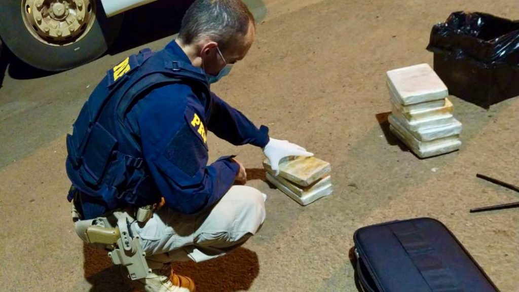 PRF prende casal boliviano por tráfico de cocaína em Sarandi