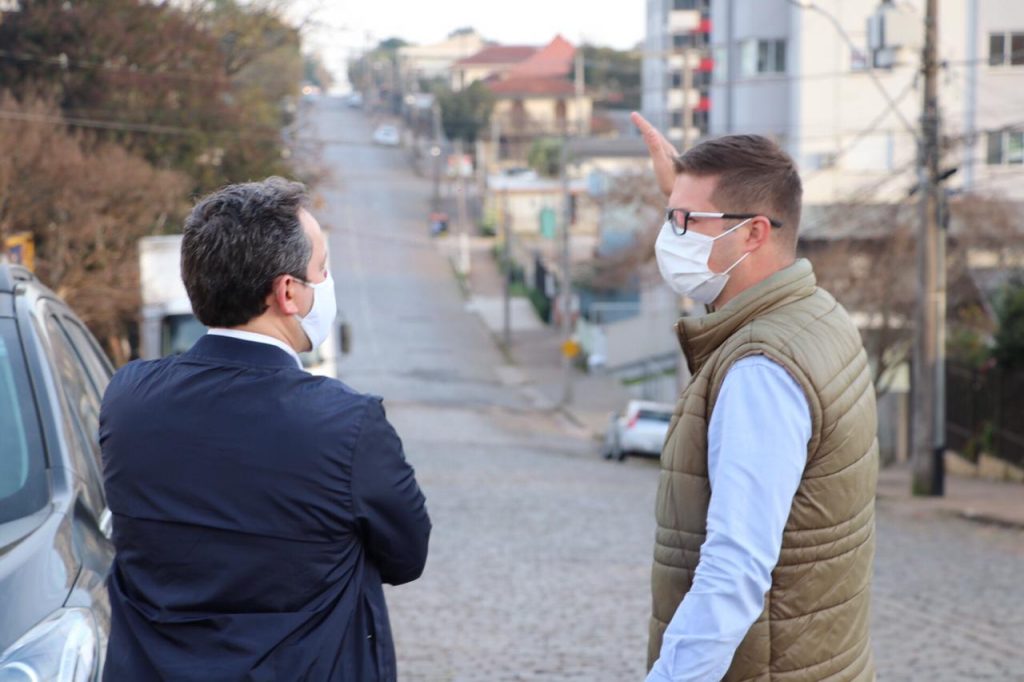 Prefeito anuncia obras de asfalto nas ruas Livramento e Luiz Lângaro
