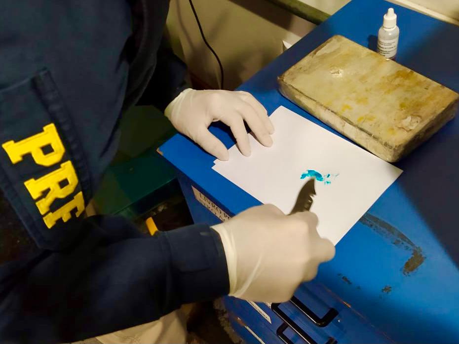 PRF prende casal boliviano por tráfico de cocaína em Sarandi