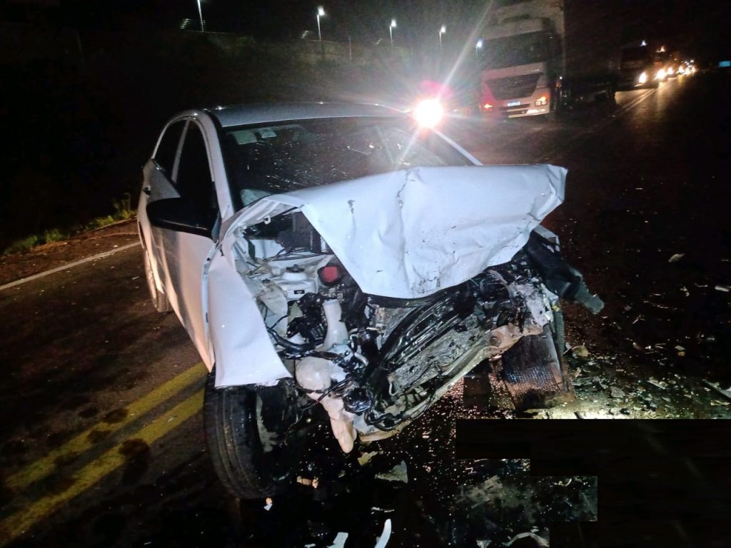 Mulher morre e dois ficam feridos após grave acidente em Passo Fundo