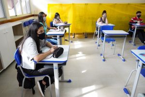 Anos finais do Ensino Fundamental da rede municipal retomam aulas presenciais