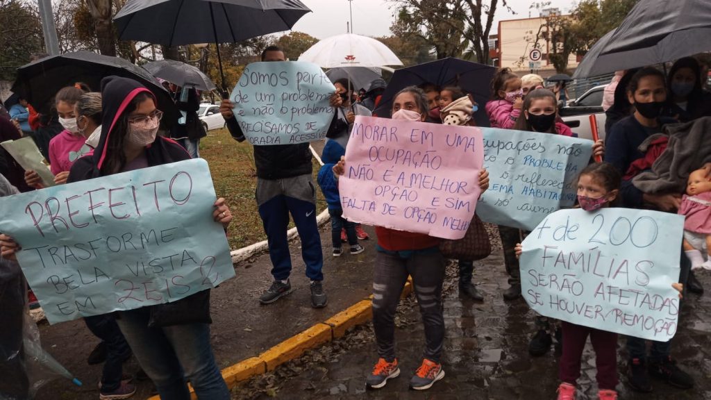 Reunião entre prefeitura e moradores de ocupações sinaliza solução para problemas de moradias