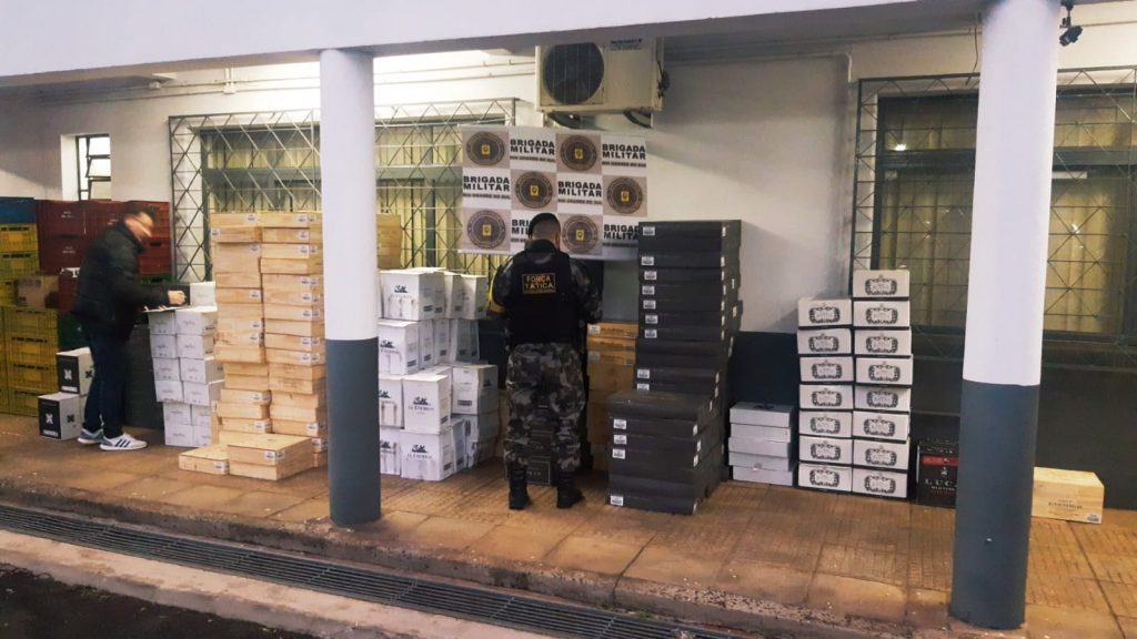 1º BRBM apreende mais de 2.500 garrafas de bebidas e outras mercadorias ilegais na Região