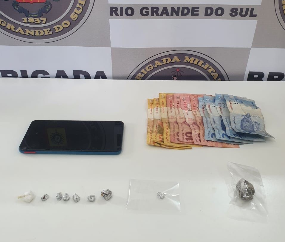 3º BPChq prende dois indivíduos e apreende adolescente por tráfico de drogas em Erechim