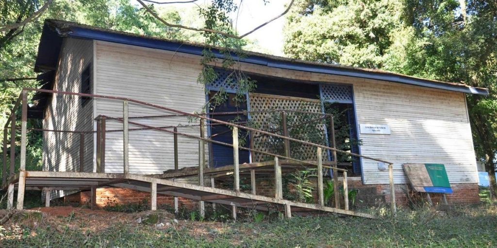 Família ocupa escola Brizoleta no interior de Passo Fundo