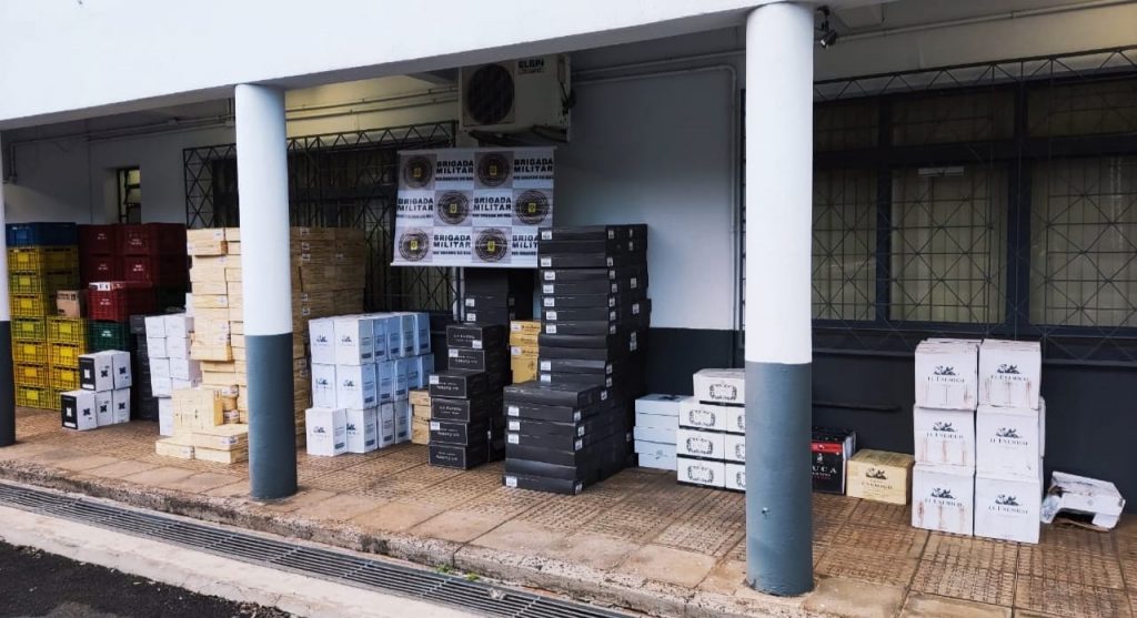 1º BRBM apreende mais de 2.500 garrafas de bebidas e outras mercadorias ilegais na Região