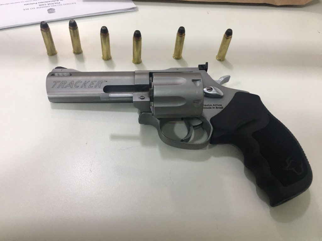 Homem é apreendido com revólver calibre 357 em Coxilha