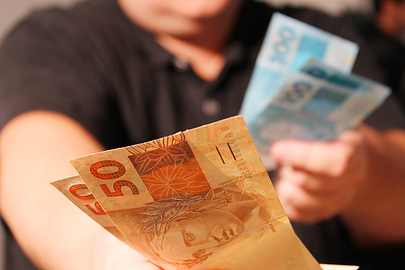 Pagou uma dívida indevida? saiba o que diz o Direito do Consumidor