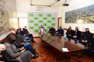 Prefeito se reúne com vereadores da base e apresenta ações do governo
