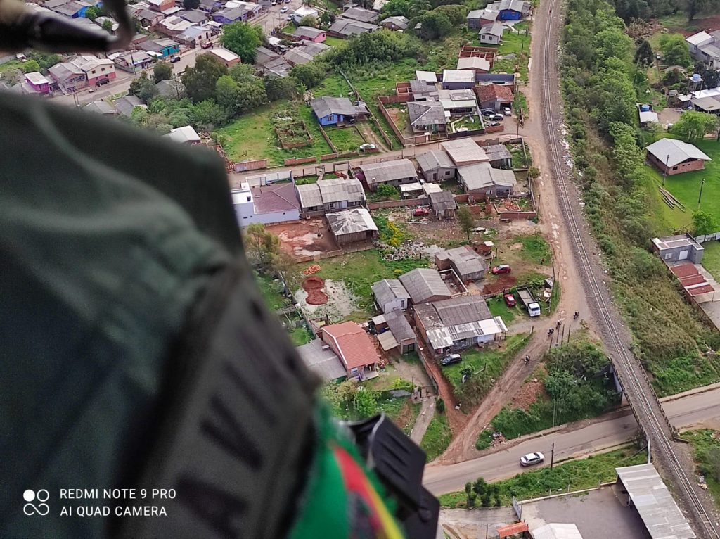 Com apoio aéreo 3°RPMon deflagra operação para coibir roubos a transporte coletivo