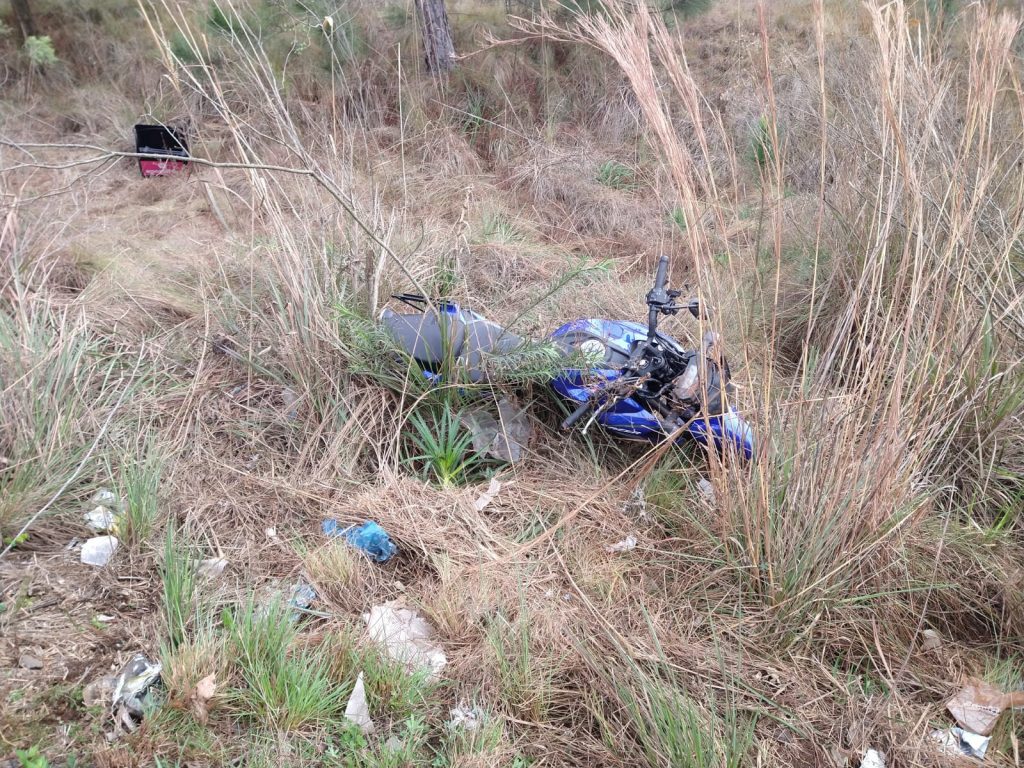 Motoboy passa a noite acidentado as margens da ERS-324 em Passo Fundo