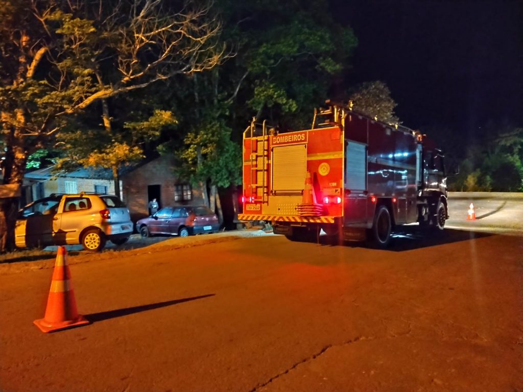 Corpo de Bombeiros Militar atende incêndio no Loteamento Menino Deus em PF