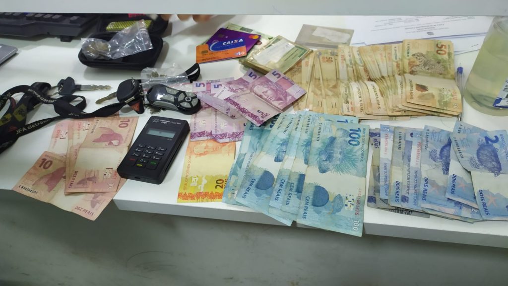 Em ação rápida BM prende dois homens após assalto a posto de combustível no Boqueirão
