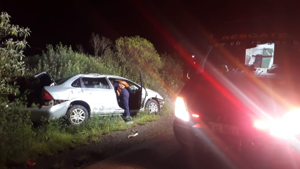 Mulher fica ferida após perder o controle do veículo e sair da pista na ERS-153 entre PF e Ernestina
