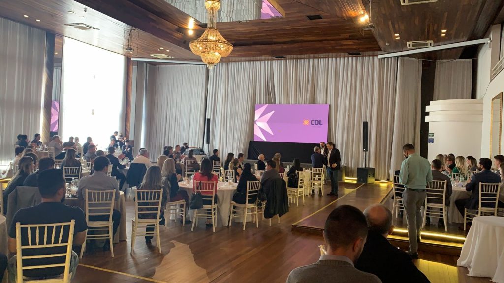 O evento foi realizado no Clube Comercial e contou com a participação de diversas autoridades e empresários da cidade