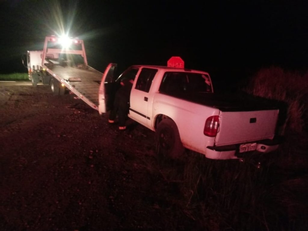 Caminhonete que havia sido furtada é localizada dentro de uma mata em Bela Vista