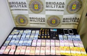 Dupla é presa por tráfico de drogas pelo 3°BPChoque no Centro de Passo Fundo