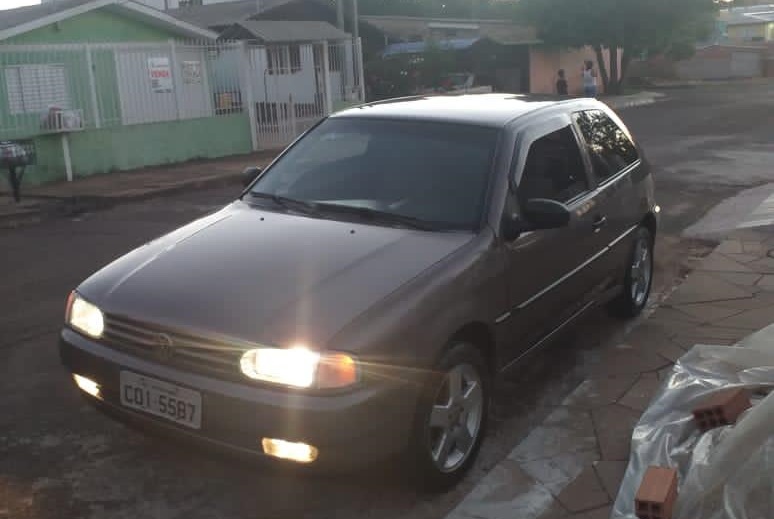 Veículo gol com acordeon no interior é furtado no Avenida Brasil na Petrópolis