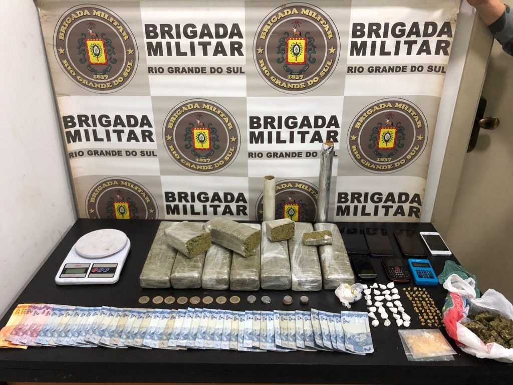 3º BPChoque prende indivíduo grande quantidade de drogas no bairro Santa Maria