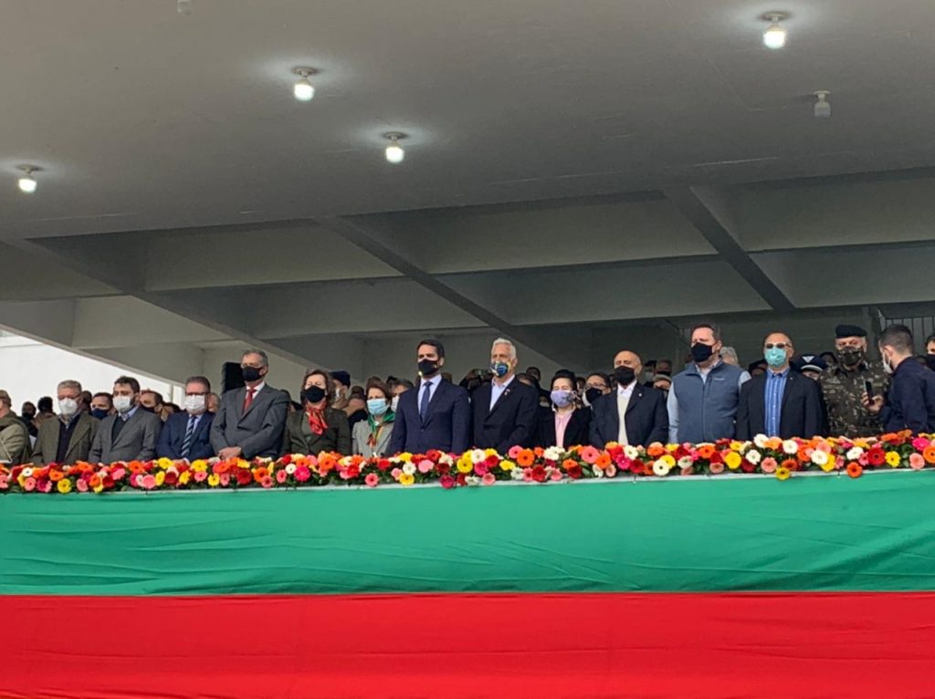 Expointer é aberta oficialmente com a presença de autoridades e desfile de campeões