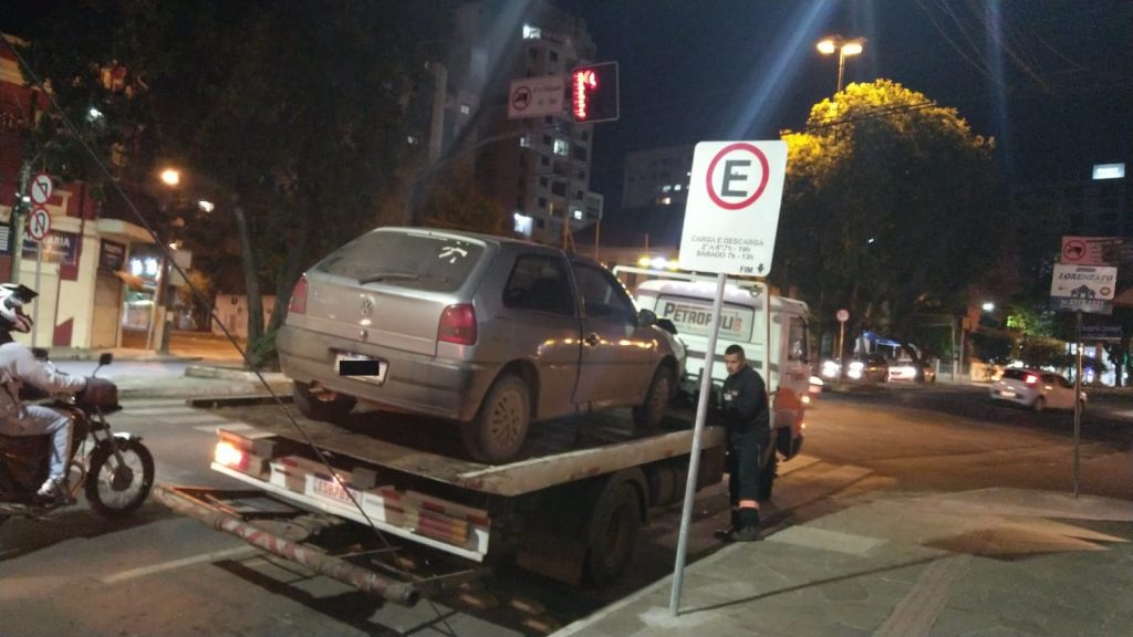 Motorista foge após causar acidente com Táxi no Centro de Passo Fundo