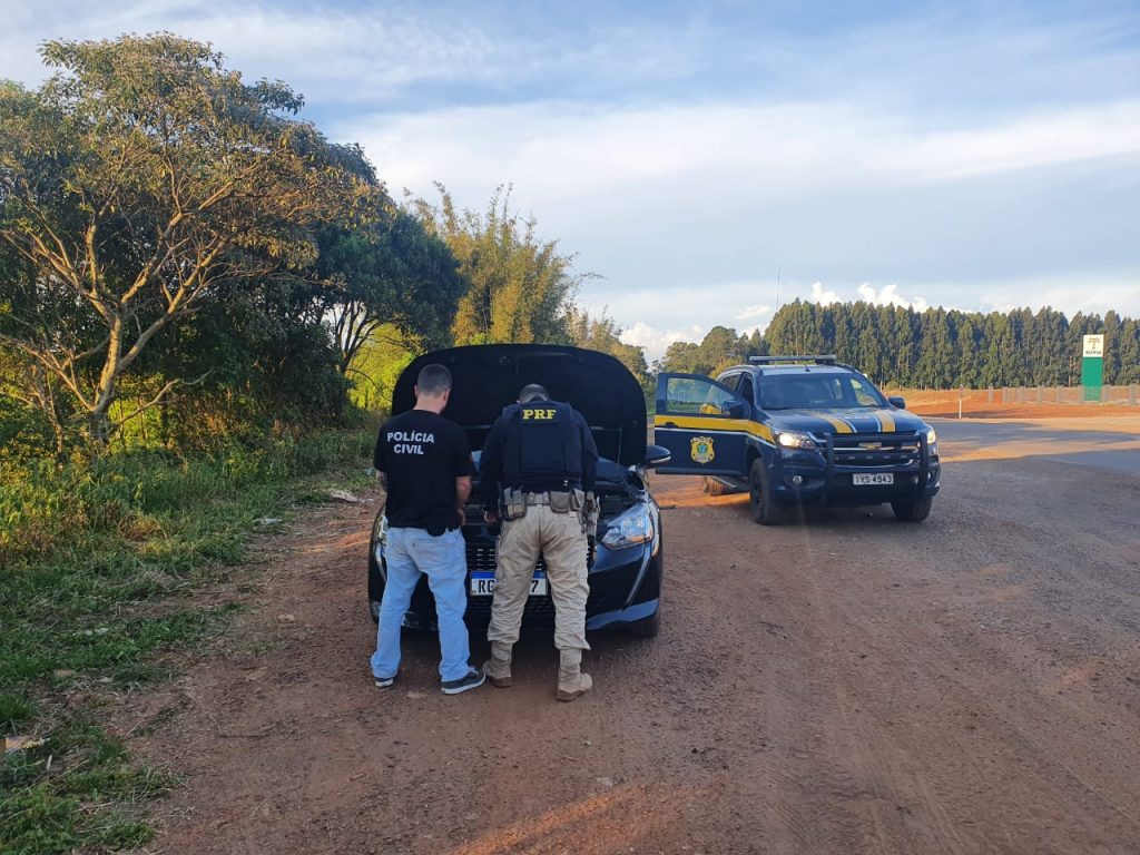 PRF e Draco prendem dois indivíduos por receptação de veículo em PF
