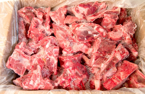 Com alta da carne, consumidor já procura ossinho suíno e miudezas, relata comerciante