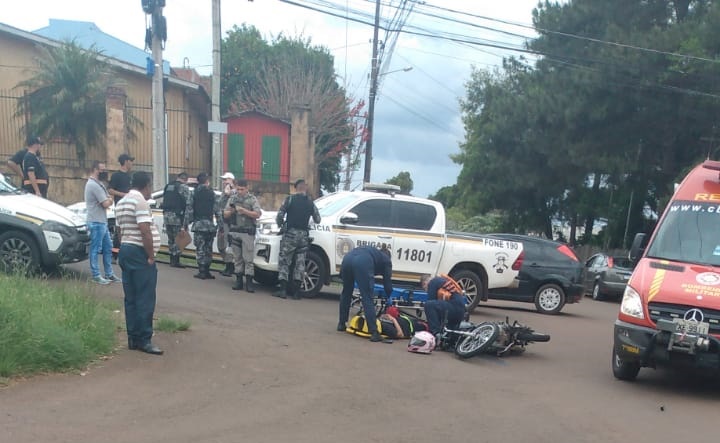 Homem é detido após fugir da Brigada Militar e bater em ônibus na São Luiz Gonzaga