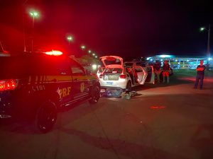 Draco e PRF prendem mulher com mandado de roubo na BR-285 em Mato Castelhano