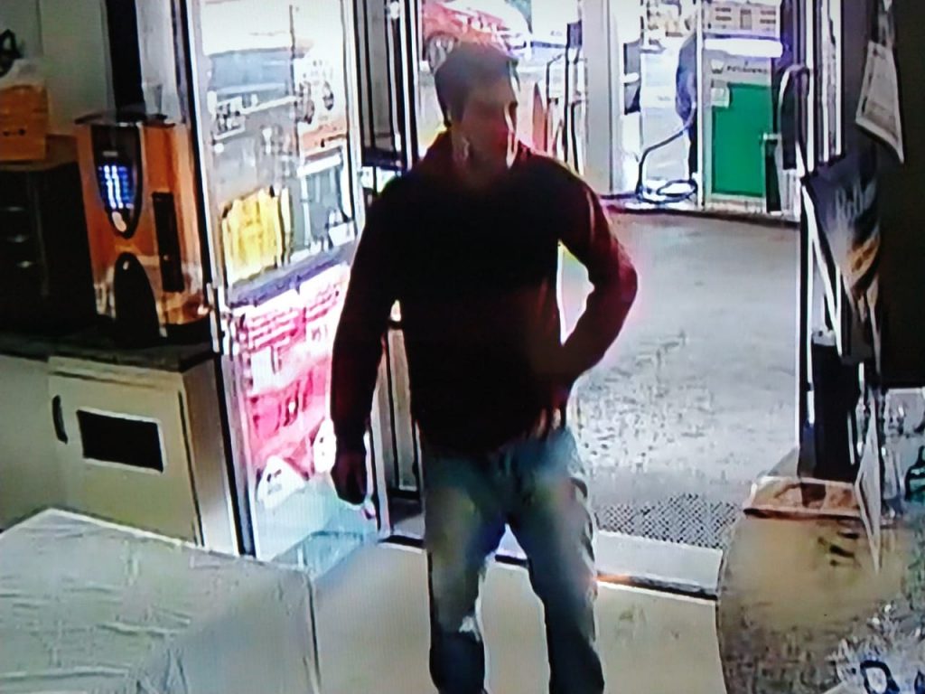 Ladrão assalta posto de combustível na Petrópolis em Passo Fundo