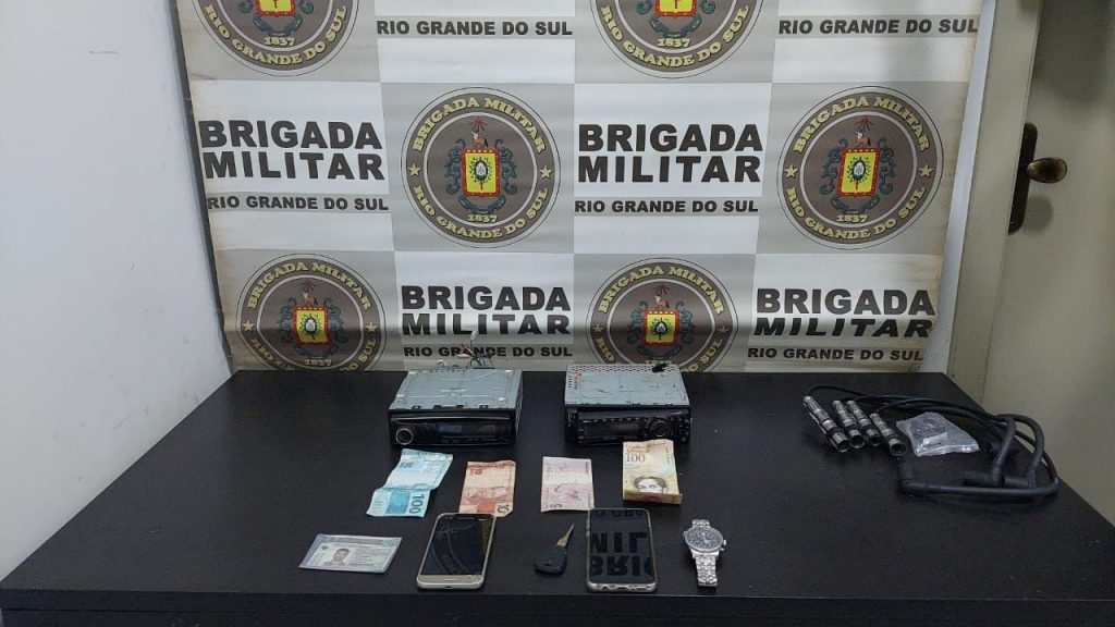 3º BPChoque prende dois indivíduos por roubo a pedestre em Passo Fundo