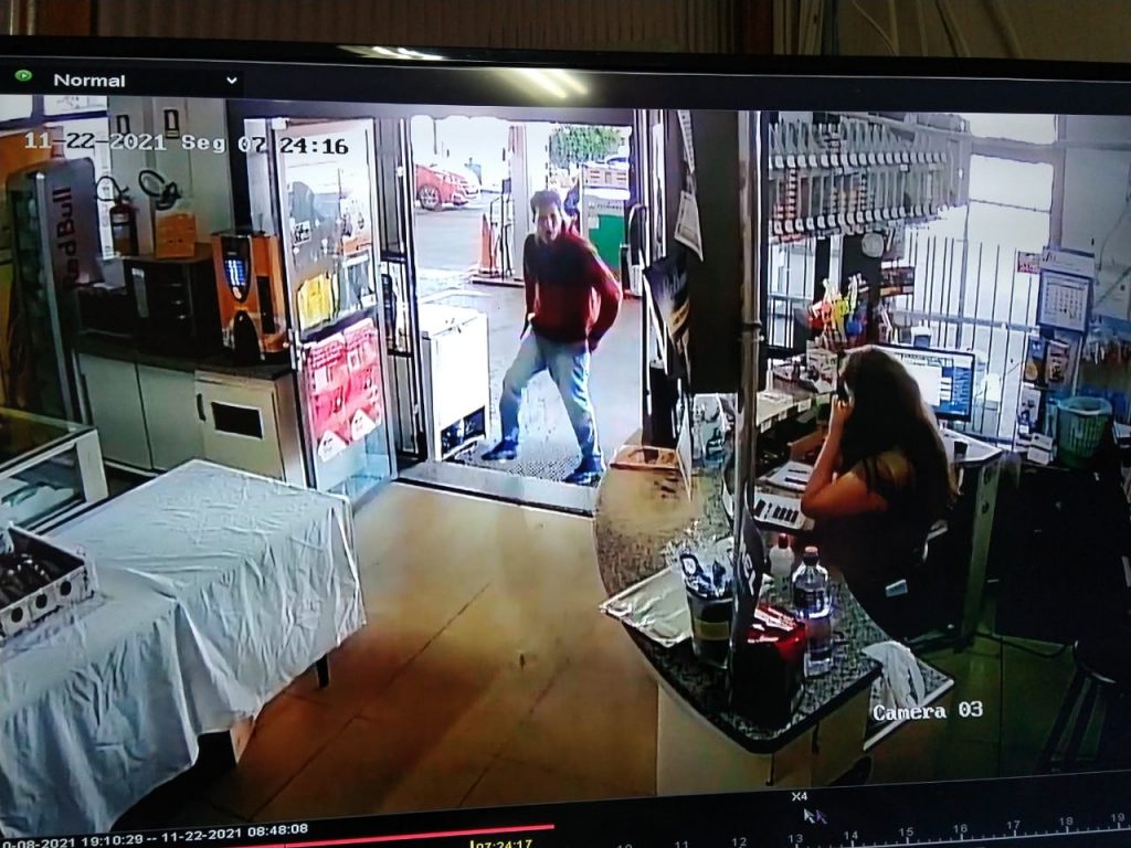 Ladrão assalta posto de combustível na Petrópolis em Passo Fundo