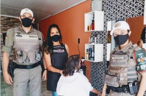 Patrulha Maria da Penha proporciona um dia especial para algumas mulheres em Passo Fundo