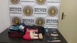 Brigada Militar prende casal por roubo a pedestre na Vila Vergueiro