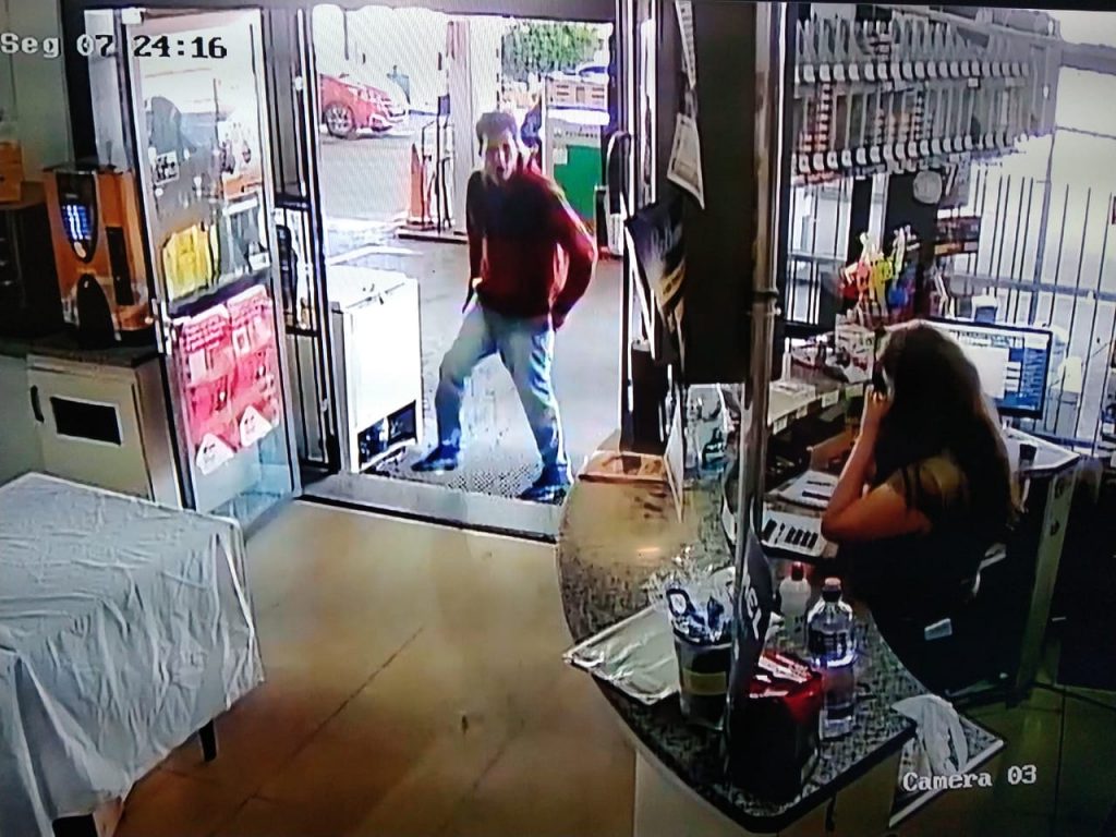 Ladrão assalta posto de combustível na Petrópolis em Passo Fundo