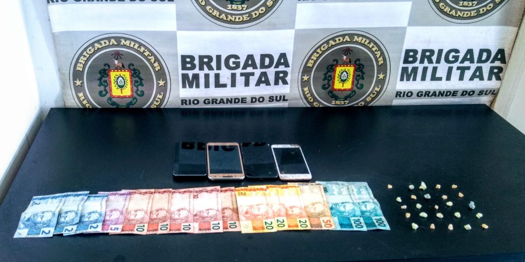 Traficante é preso pelo Tático Móvel do 3°RPMon no bairro Xangri-lá