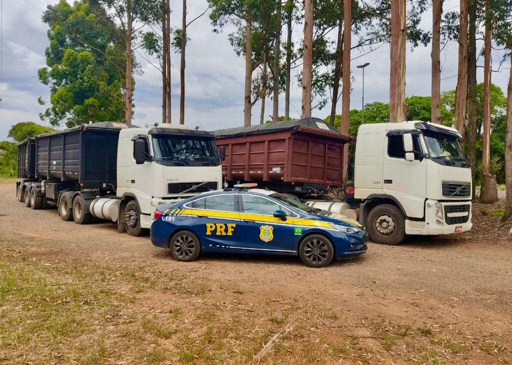 PRF flagra duas carretas da mesma empresa com quase 30 toneladas de excesso de peso