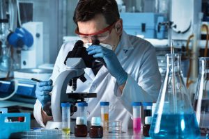 Dia do Biomédico: campo de atuação é amplo e demanda cresceu na pandemia