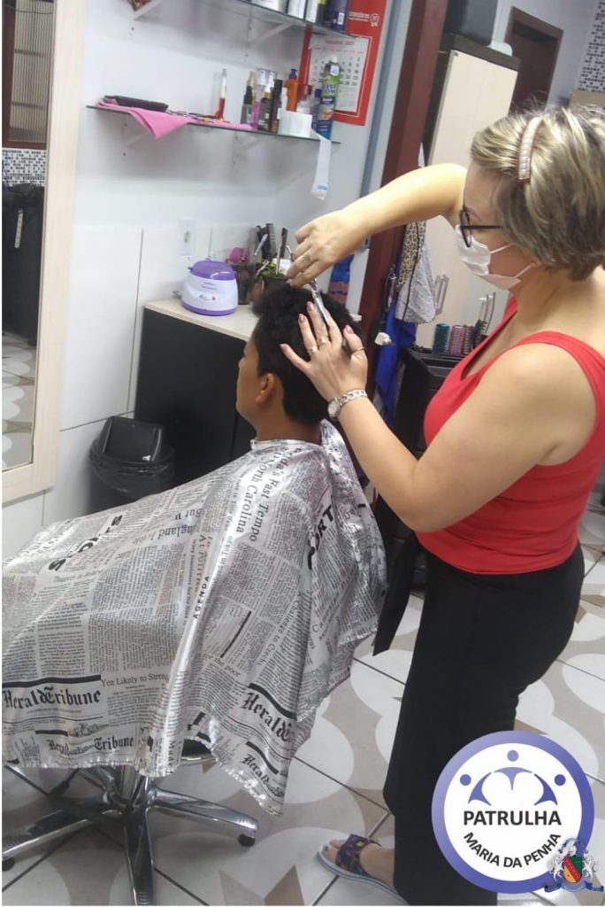 Patrulha Maria da Penha proporciona um dia especial para algumas mulheres em Passo Fundo