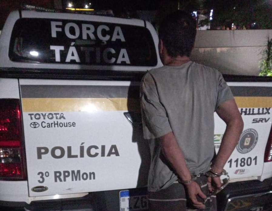 Força Tática prende foragido na rua Lobo da Costa na São Luiz Gonzaga