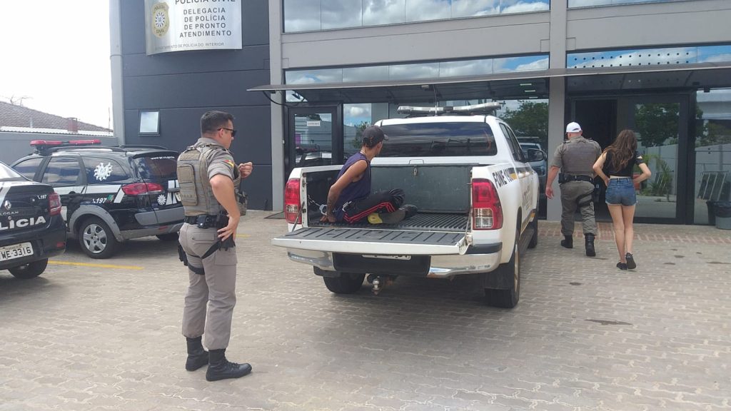 Traficante é preso pelo Tático Móvel do 3°RPMon no bairro Xangri-lá