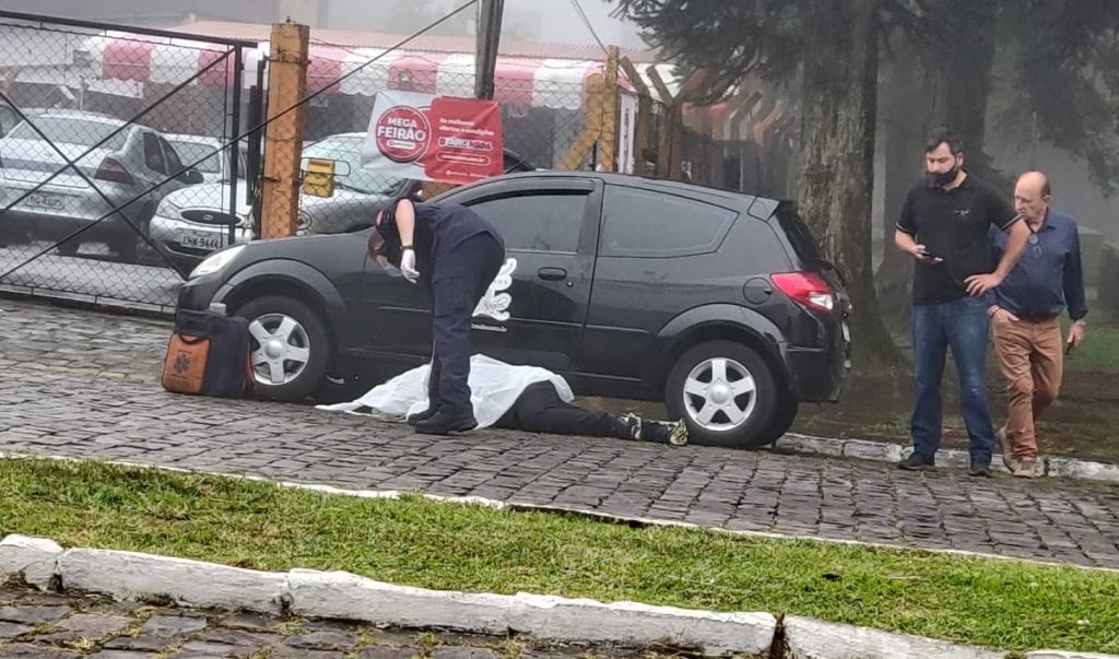 Marginal morre em confronto com a BM após assalto a loja de armas em Farroupilha