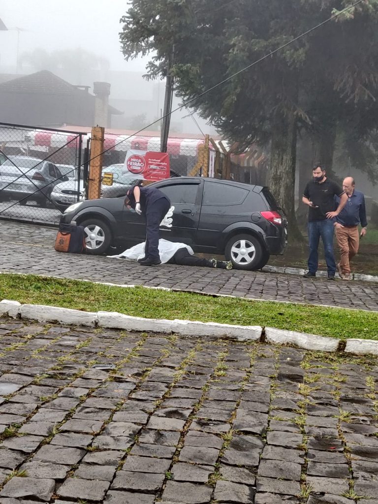 Marginal morre em confronto com a BM após assalto a loja de armas em Farroupilha