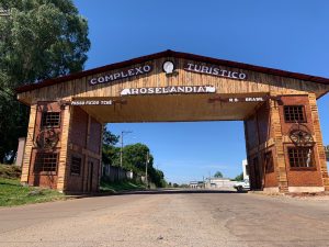 Pórtico da Roselândia passa por restauração completa e recebe nova pintura