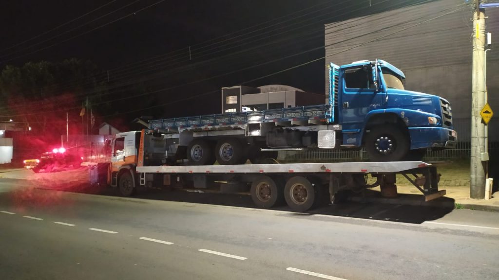 BM recupera no interior de Passo Fundo, caminhão furtado e com placas clonas