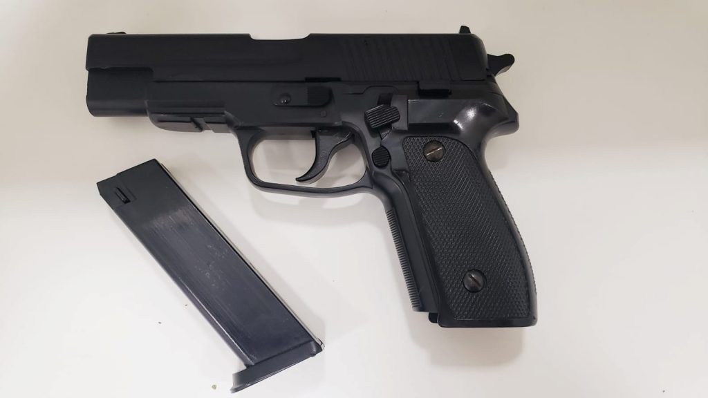 Mulher é presa com um simulacro de pistola no Centro de Passo Fundo